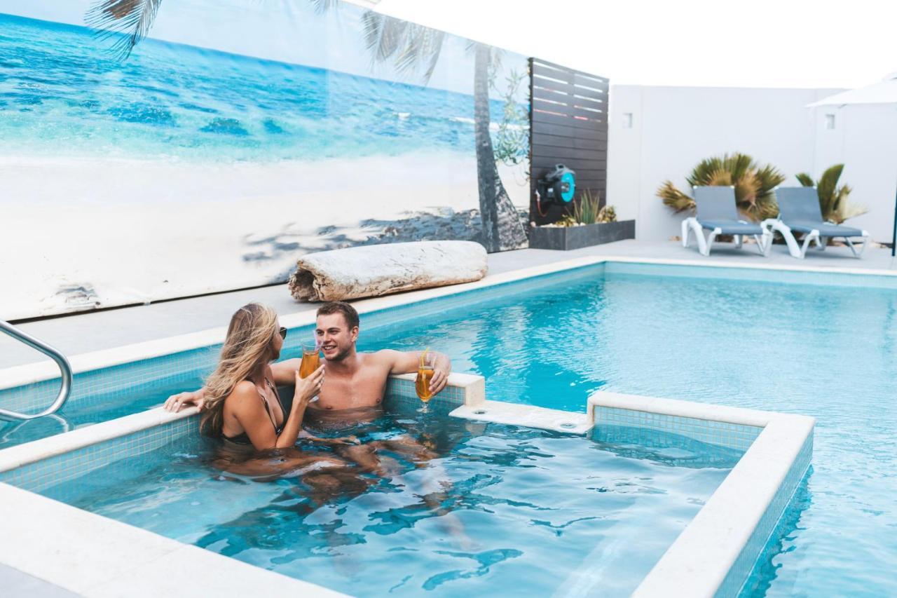 Gray Door Apartments - Adults Only Palm Beach Esterno foto